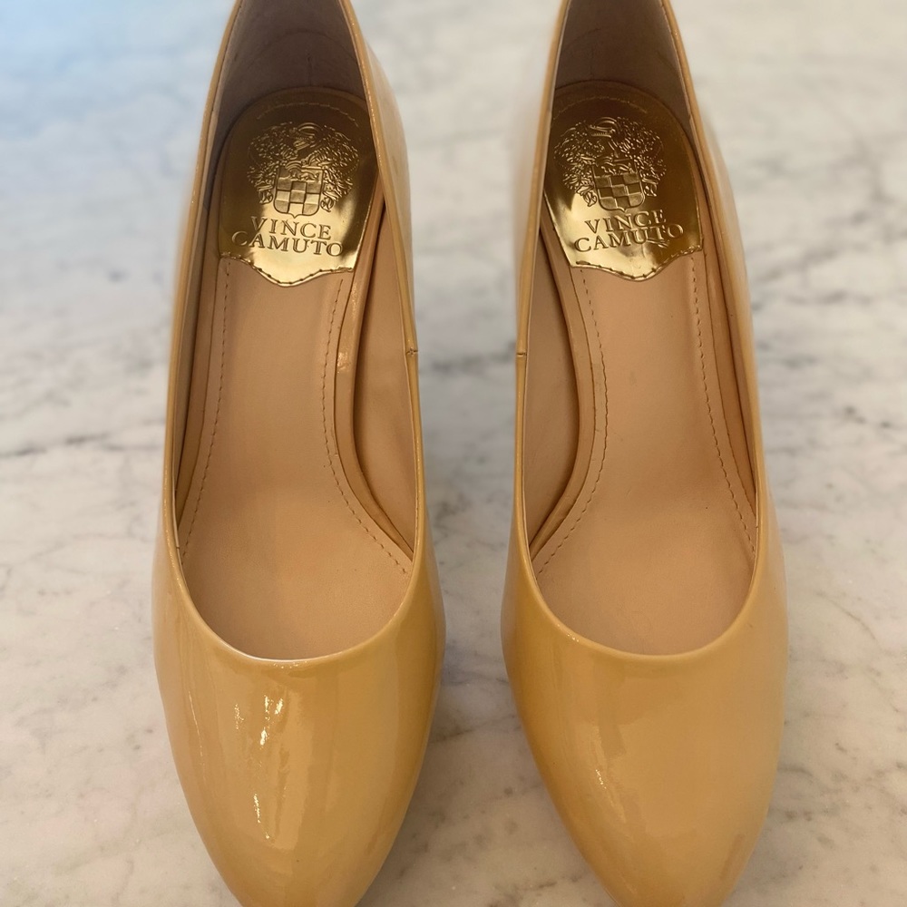 Vince Camuto Nude Patent Leather Heels Size 8
